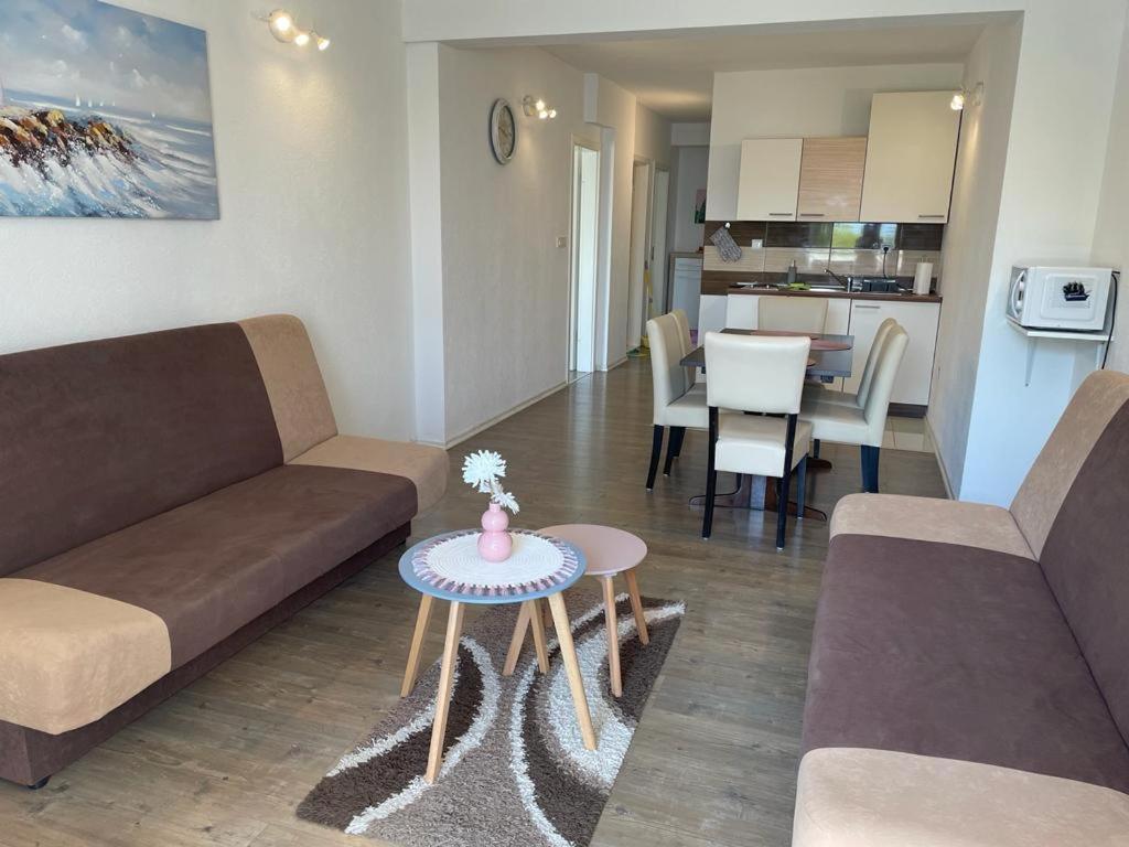 Nemira Beach Apartments Омиш Экстерьер фото