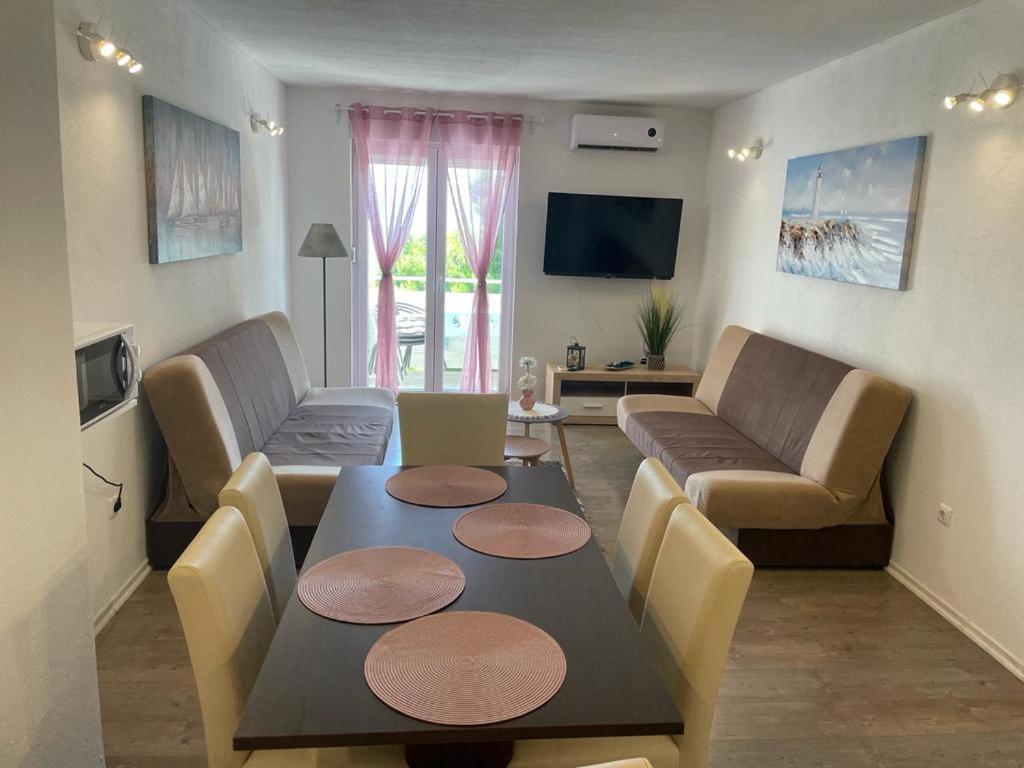 Nemira Beach Apartments Омиш Экстерьер фото